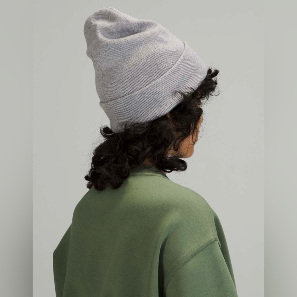 NWT Lululemon Warm Revelation Beanie Heathered Grey Highlighter Yellow - Picture 2 of 6